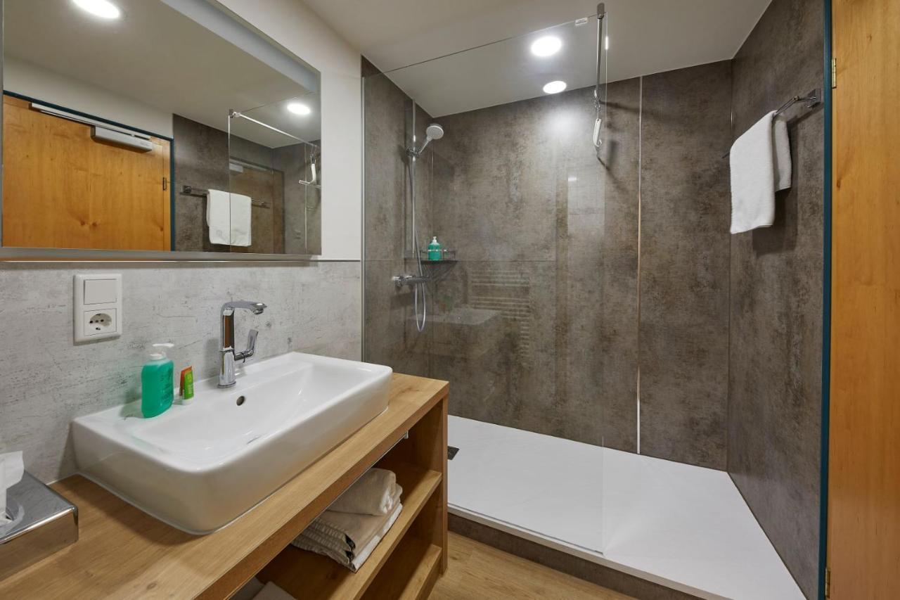Hotel & Ferienappartements Edelweiss Віллінген Екстер'єр фото