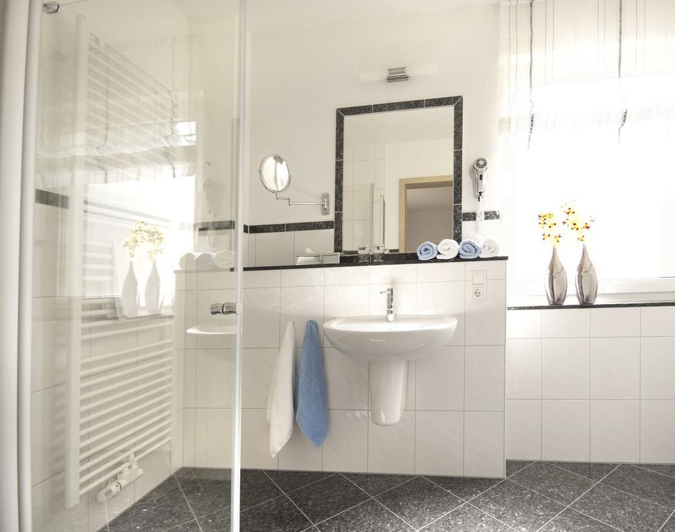 Hotel & Ferienappartements Edelweiss Віллінген Екстер'єр фото